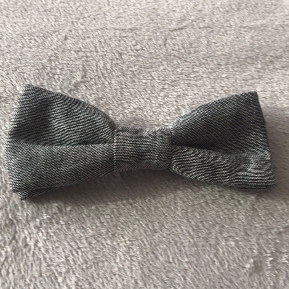 EUC Charcoal Gray hairbow